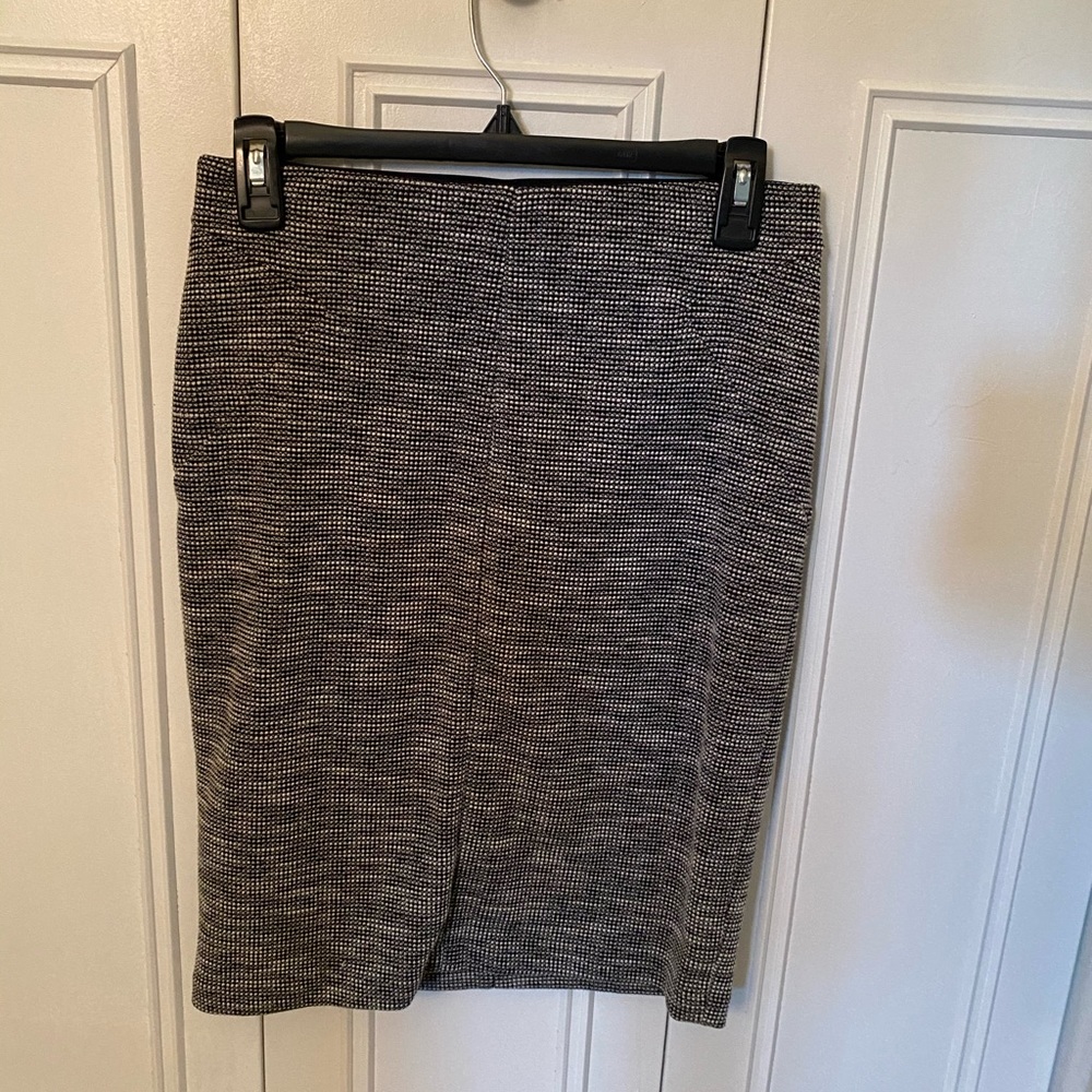 Black/white skirt